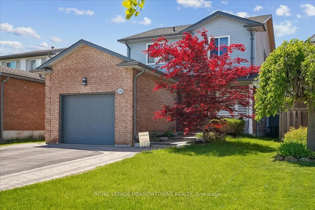 2208 Hunt Crescent Burlington ON L7M 3E4
