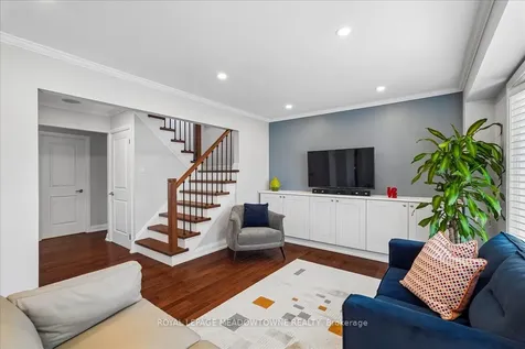 2208 Hunt Crescent Burlington ON L7M 3E4