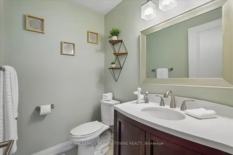 2208 Hunt Crescent Burlington ON L7M 3E4