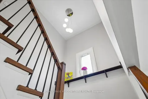 2208 Hunt Crescent Burlington ON L7M 3E4