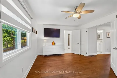 2208 Hunt Crescent Burlington ON L7M 3E4
