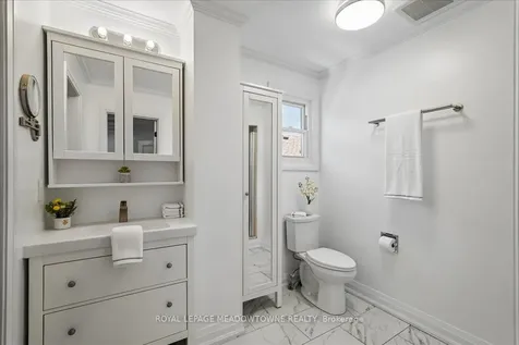 2208 Hunt Crescent Burlington ON L7M 3E4