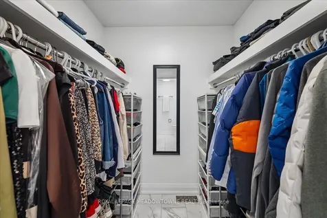 2208 Hunt Crescent Burlington ON L7M 3E4