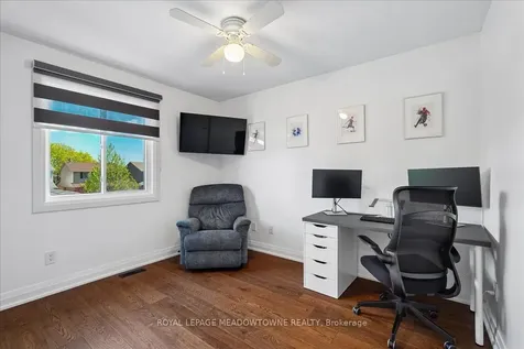 2208 Hunt Crescent Burlington ON L7M 3E4
