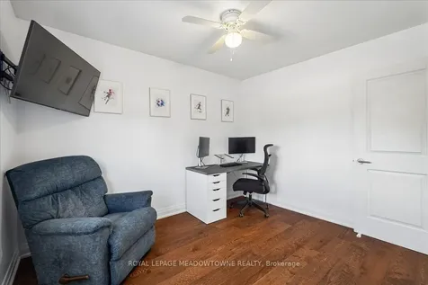 2208 Hunt Crescent Burlington ON L7M 3E4