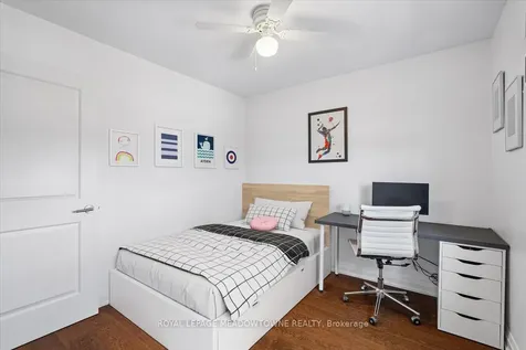2208 Hunt Crescent Burlington ON L7M 3E4