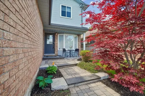 2208 Hunt Crescent Burlington ON L7M 3E4