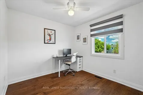 2208 Hunt Crescent Burlington ON L7M 3E4