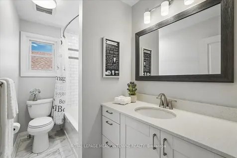 2208 Hunt Crescent Burlington ON L7M 3E4