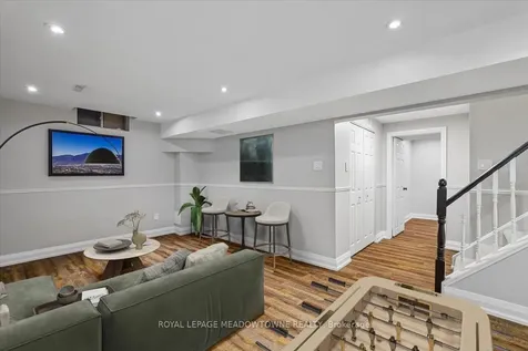 2208 Hunt Crescent Burlington ON L7M 3E4