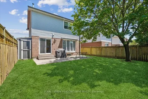 2208 Hunt Crescent Burlington ON L7M 3E4