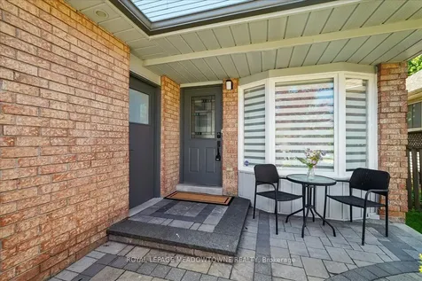 2208 Hunt Crescent Burlington ON L7M 3E4