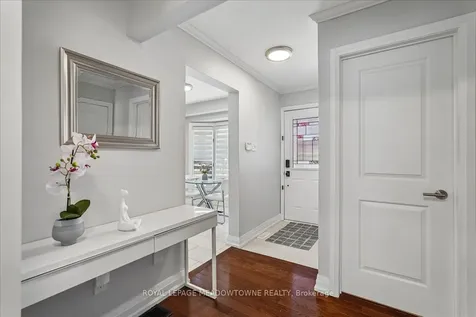 2208 Hunt Crescent Burlington ON L7M 3E4