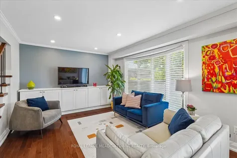 2208 Hunt Crescent Burlington ON L7M 3E4