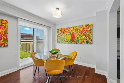 2208 Hunt Crescent Burlington ON L7M 3E4