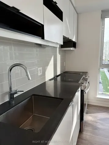 4065 Confederation Parkway Mississauga ON L5B 0L4