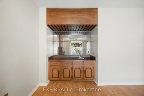 1938 Kempton Park Drive Mississauga ON L5M 2Z6