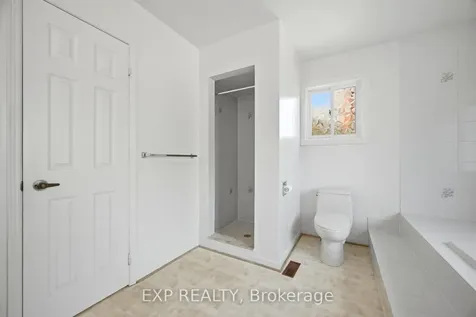 1938 Kempton Park Drive Mississauga ON L5M 2Z6