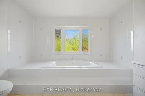 1938 Kempton Park Drive Mississauga ON L5M 2Z6