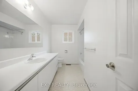 1938 Kempton Park Drive Mississauga ON L5M 2Z6