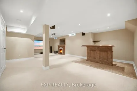 1938 Kempton Park Drive Mississauga ON L5M 2Z6