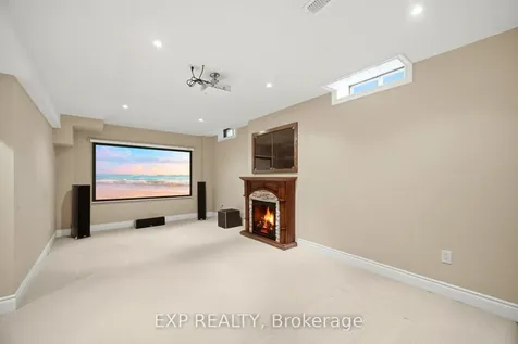1938 Kempton Park Drive Mississauga ON L5M 2Z6