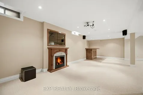 1938 Kempton Park Drive Mississauga ON L5M 2Z6