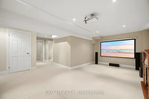 1938 Kempton Park Drive Mississauga ON L5M 2Z6