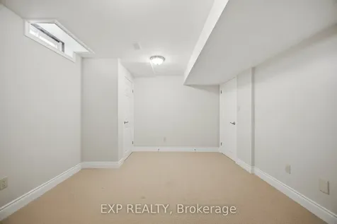 1938 Kempton Park Drive Mississauga ON L5M 2Z6