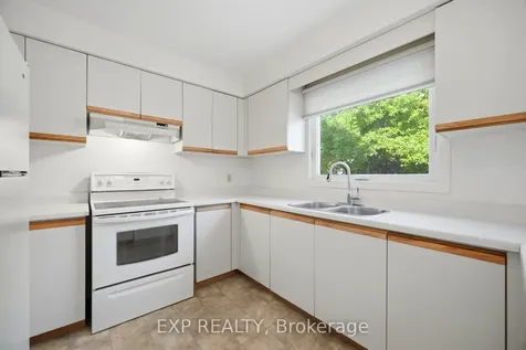1938 Kempton Park Drive Mississauga ON L5M 2Z6