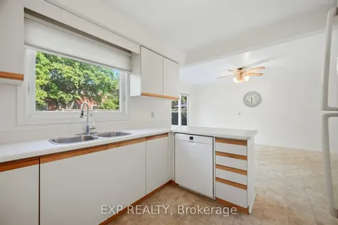 1938 Kempton Park Drive Mississauga ON L5M 2Z6
