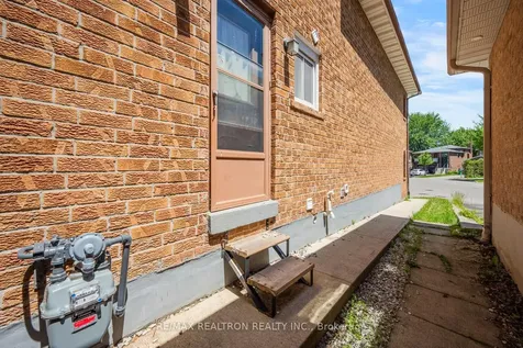 14 Albemarle Court Brampton ON L6Z 1R4