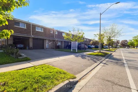 7450 Darcel Avenue Mississauga ON L4T 2X7