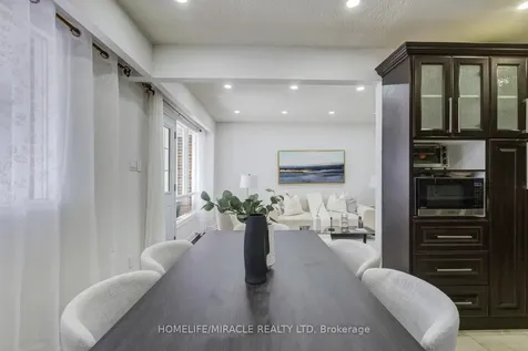 7450 Darcel Avenue Mississauga ON L4T 2X7