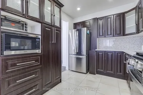 7450 Darcel Avenue Mississauga ON L4T 2X7
