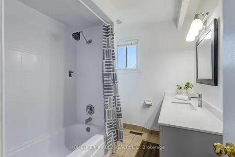 7450 Darcel Avenue Mississauga ON L4T 2X7