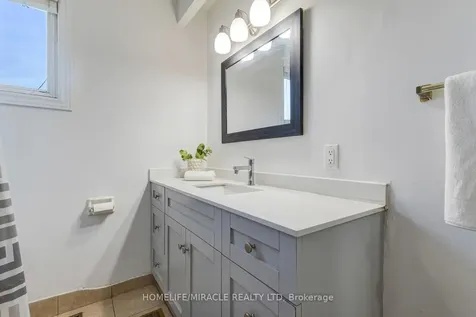 7450 Darcel Avenue Mississauga ON L4T 2X7