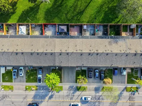 7450 Darcel Avenue Mississauga ON L4T 2X7