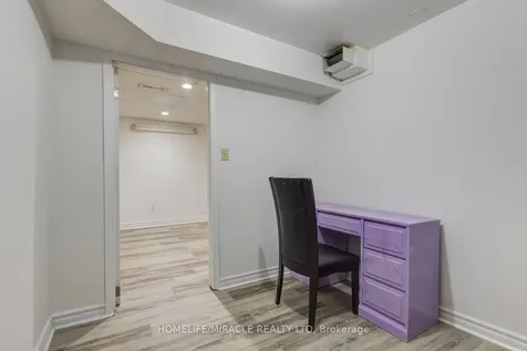 7450 Darcel Avenue Mississauga ON L4T 2X7