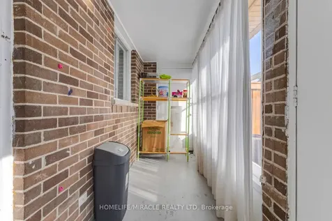 7450 Darcel Avenue Mississauga ON L4T 2X7