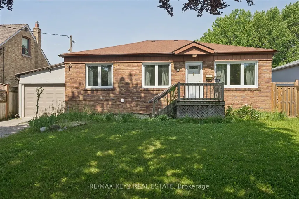18 Jodphur Avenue Toronto ON M9M 2J4