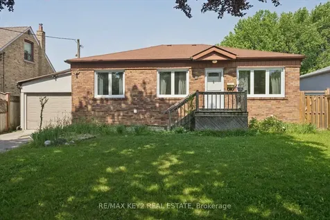 18 Jodphur Avenue Toronto ON M9M 2J4