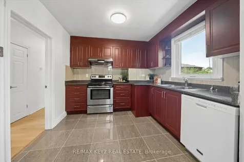 18 Jodphur Avenue Toronto ON M9M 2J4