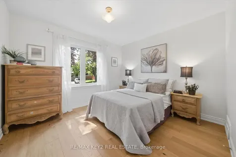 18 Jodphur Avenue Toronto ON M9M 2J4