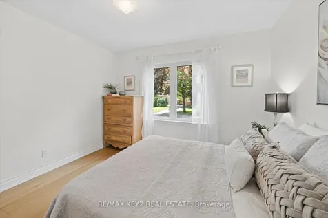 18 Jodphur Avenue Toronto ON M9M 2J4