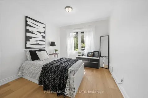 18 Jodphur Avenue Toronto ON M9M 2J4