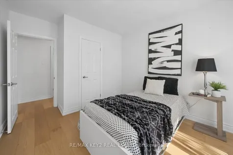 18 Jodphur Avenue Toronto ON M9M 2J4