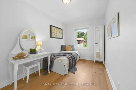 18 Jodphur Avenue Toronto ON M9M 2J4