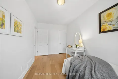 18 Jodphur Avenue Toronto ON M9M 2J4