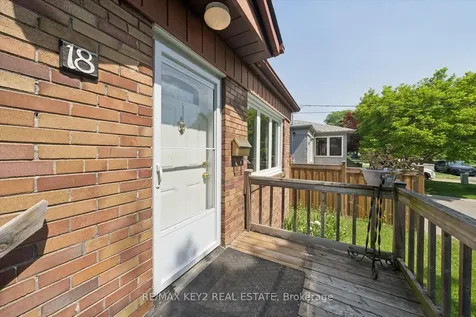 18 Jodphur Avenue Toronto ON M9M 2J4